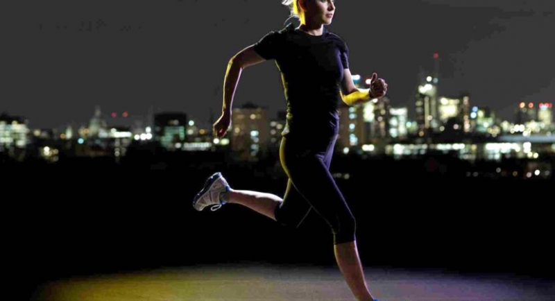 co nen tap the duc buoi toi hay khong