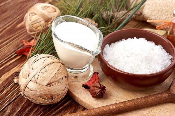 Các cách tẩy tế bào chết bằng muối tại nhà đơn giản và hiệu quả | HillsBeauty.vn